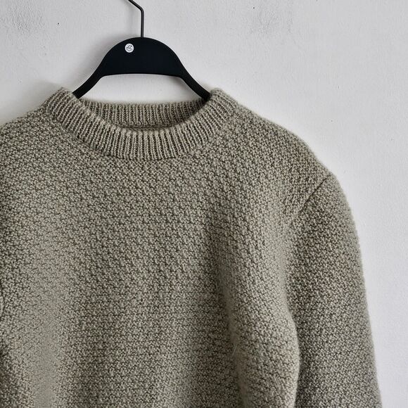 Green Chunky hand knit sweater. Acrylic. Fits like Women's S/M. Very thick - Picture 3 of 6